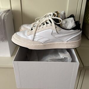 Reebok x Victoria Beckham
VB Club Sneakers  USA 8